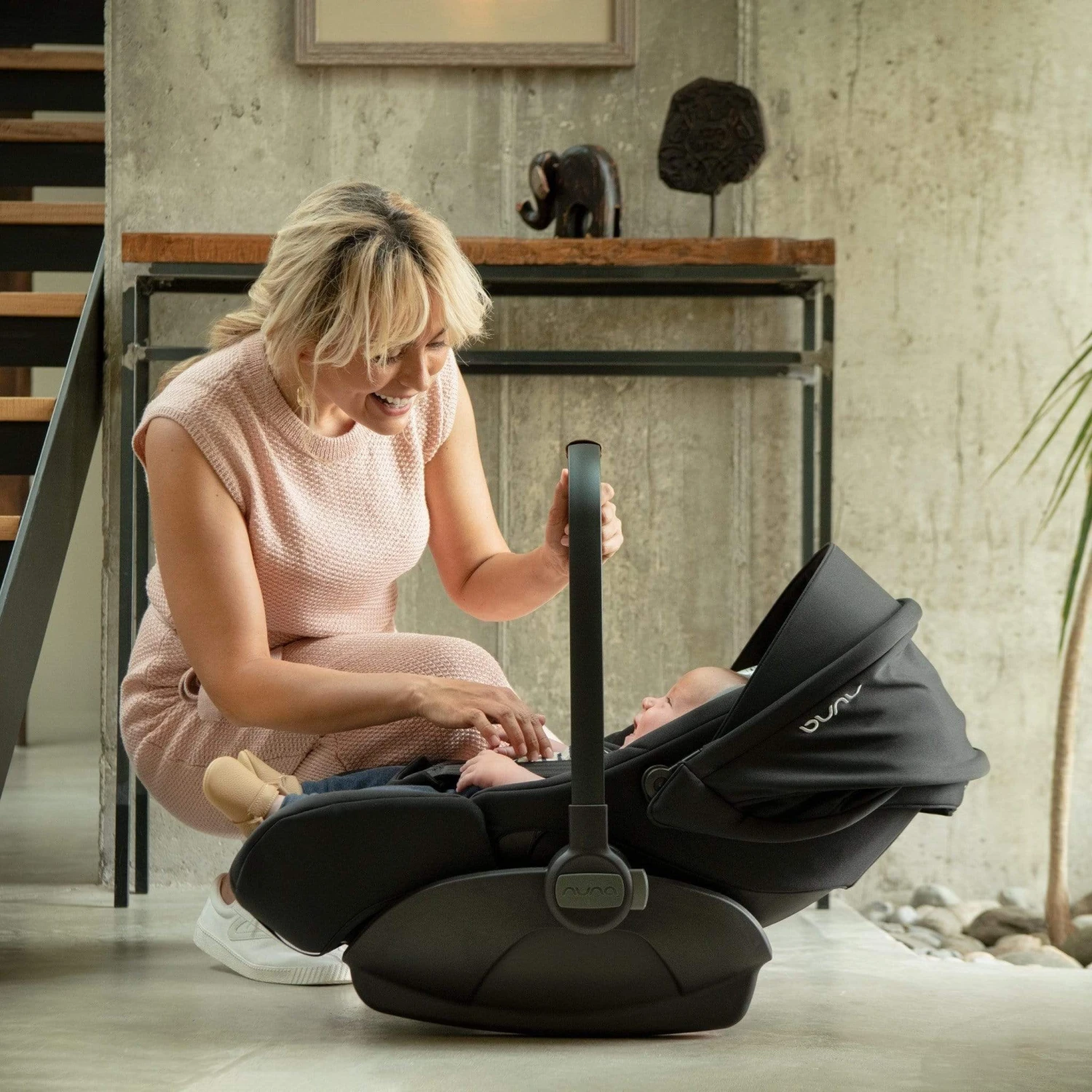 Nuna ARRA Next & BASE Next Bundle Caviar 9 Nuna ARRA Next & BASE Next Bundle Caviar - Image 7