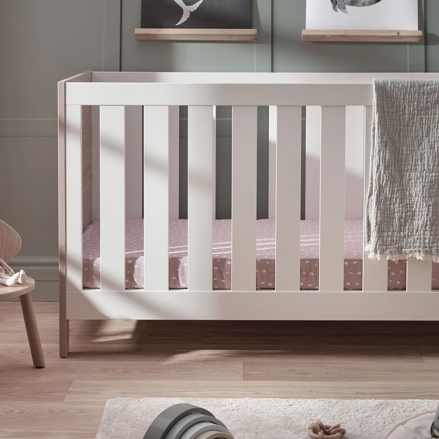 Silver Cross Finchley 2-Piece Wardrobe Roomset - Oak 13 Silver Cross Finchley 2-Piece Wardrobe Roomset - Oak - Image 11